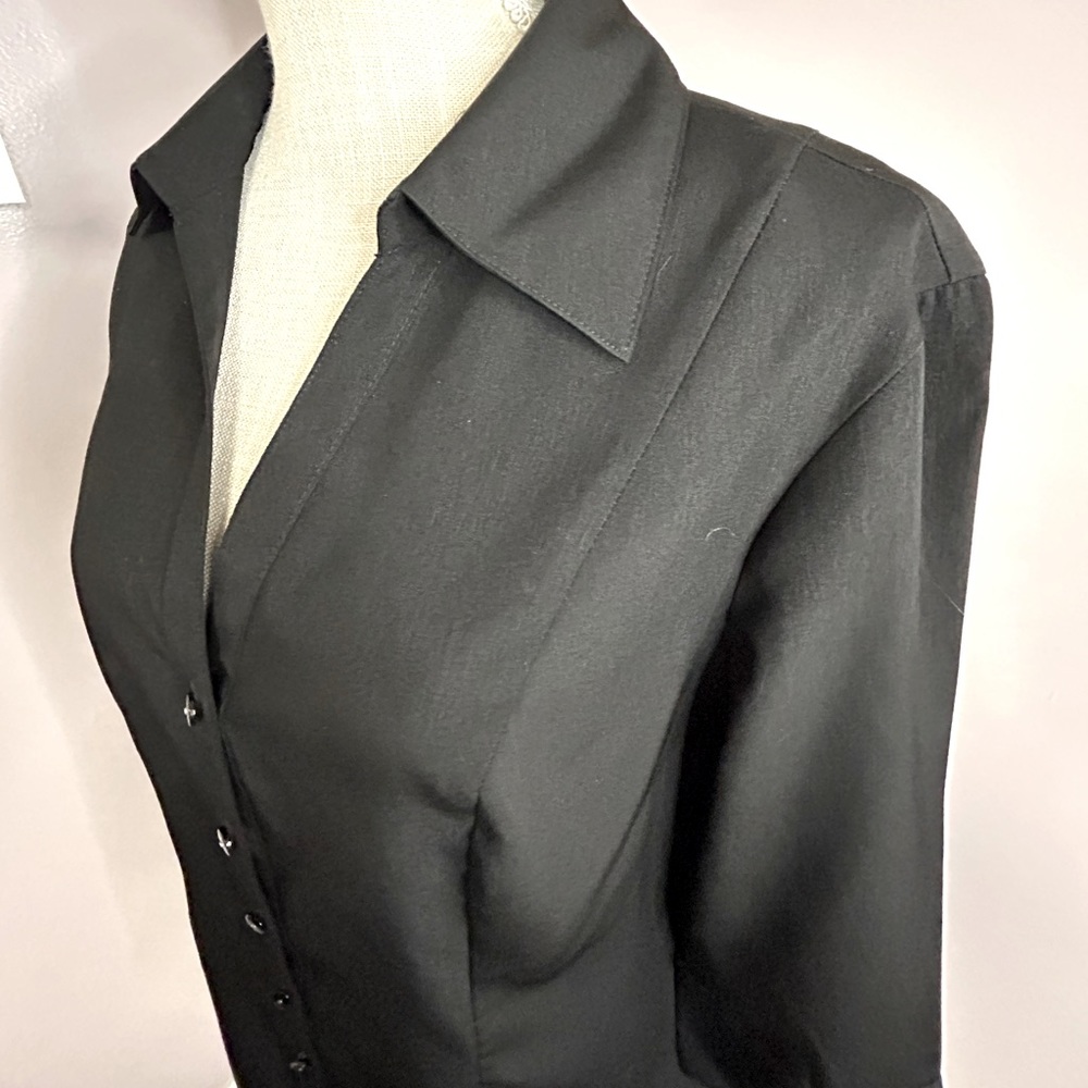 Black 3/4 sleeve v neck button down blouse with collar. Size large - Picture 6 of 10